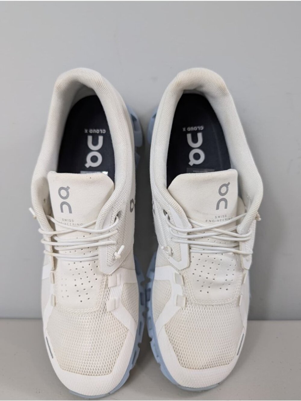 On cloud running sneakers in white/blue color women's size 9 - Picture 4 of 15